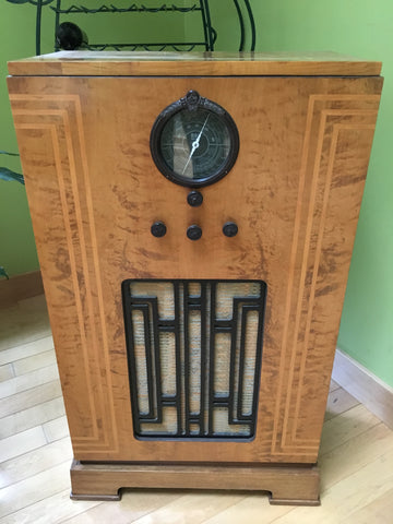Beale Console Radio